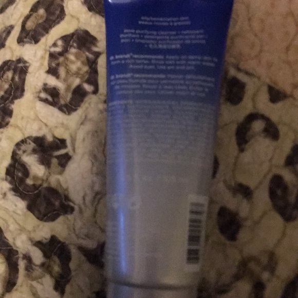 Pore purifying cleanser - Picture 2 of 3